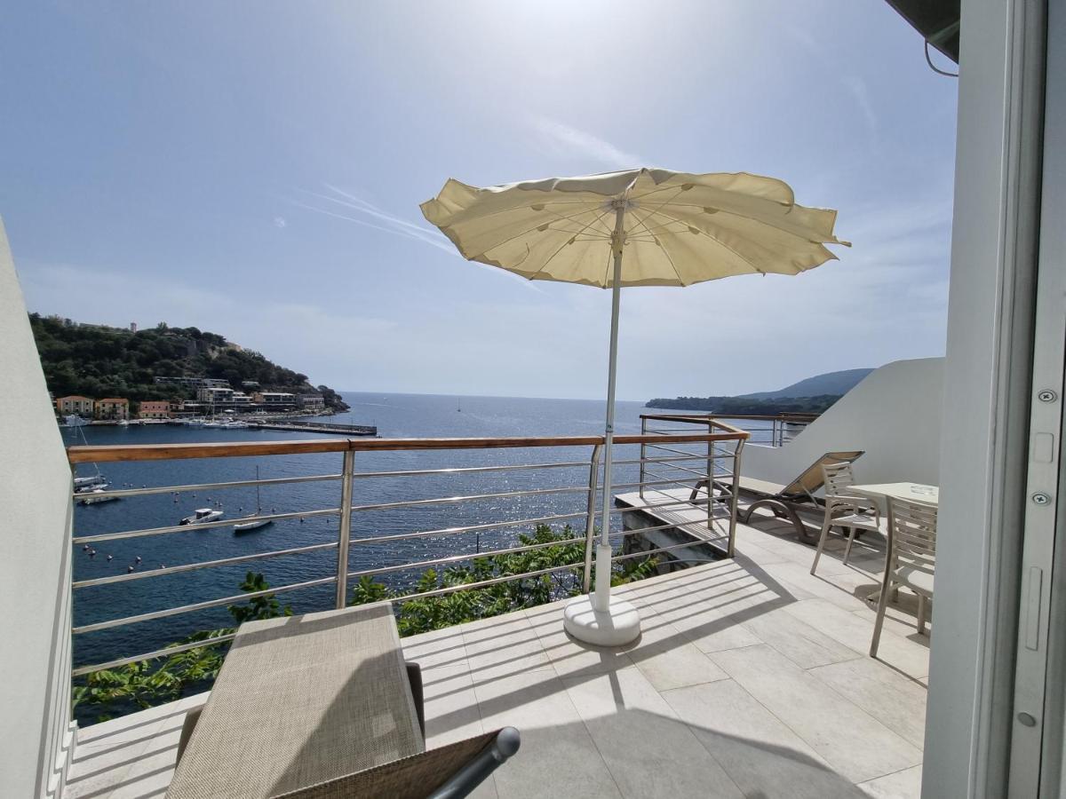 Hotel Plaza Porto Azzurro Eksteriør bilde