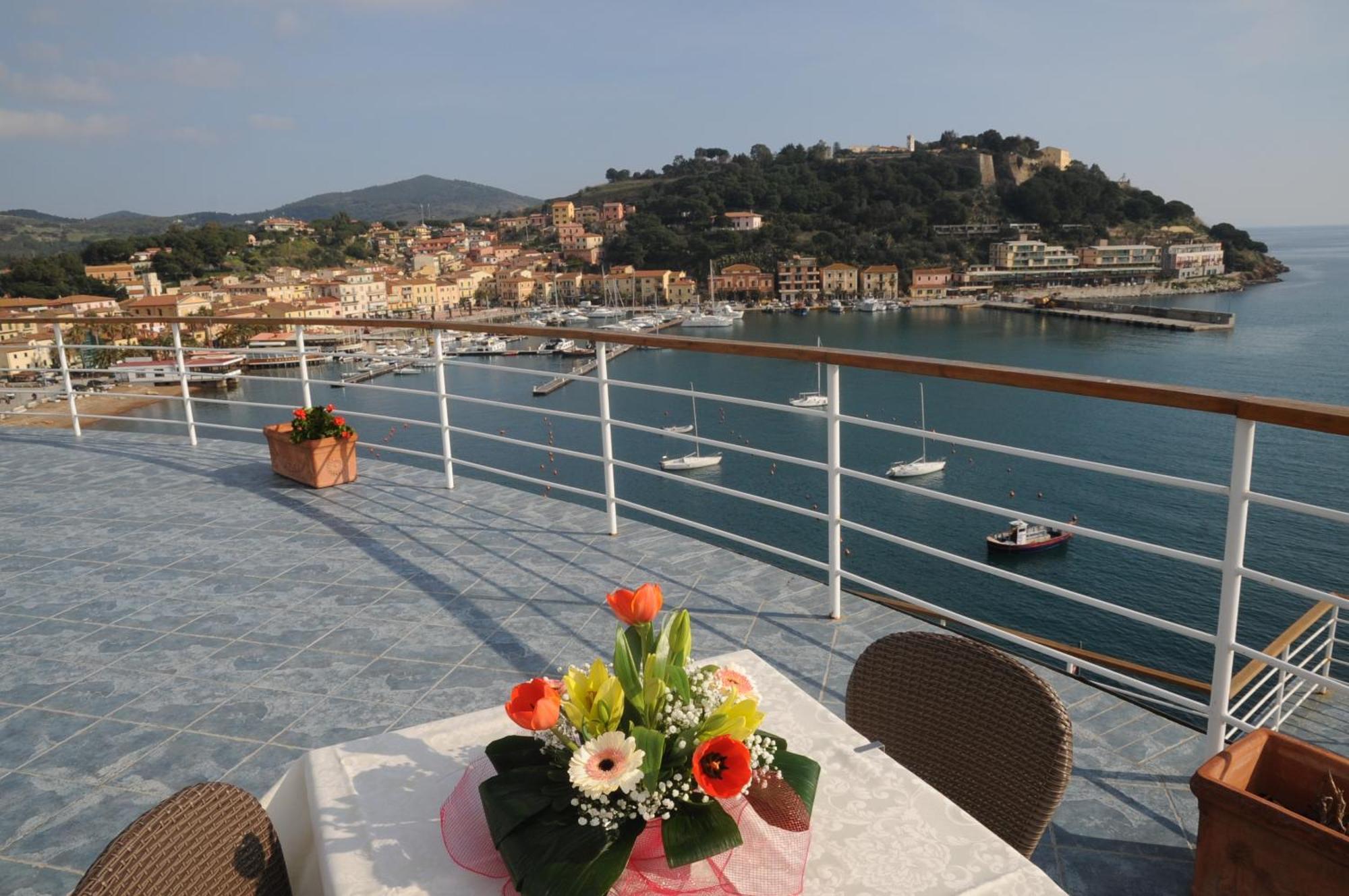 Hotel Plaza Porto Azzurro Eksteriør bilde